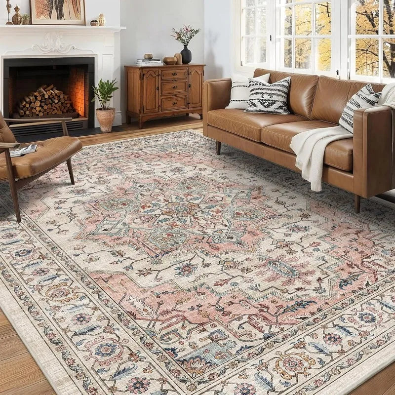Tapis antidérapant motif persan rose poudré posé dans un salon