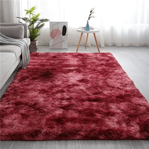 Tapis shaggy rouge sombre